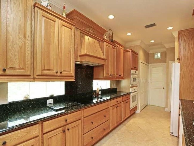 Building Photo - Stunninng 3 Bedroom 2 Bath Willowbend Home