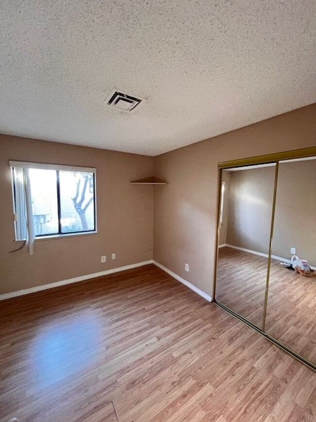 Building Photo - SIngle Story - Two Car Garage Summerlin Area