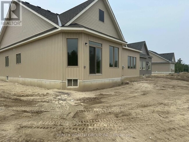 Building Photo - 7 Stadacona Ave