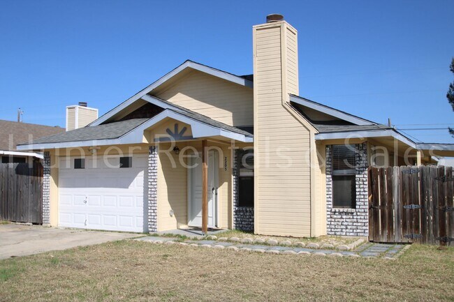 Building Photo - Features a Versatile Workshop Shed!