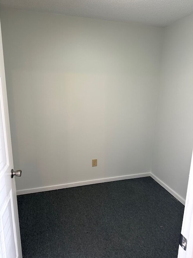 Foto del edificio - Renovated 2 Bedroom 1 Bath Unit for Rent!