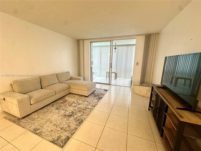 Building Photo - 301 NE 14th Ave