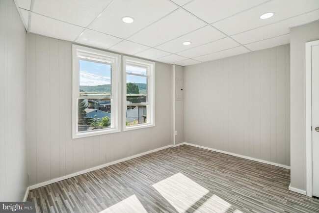 Building Photo - 34 N Nescopec St