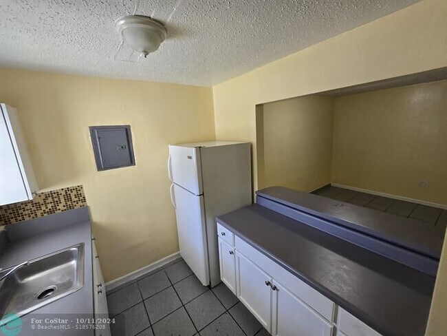 Foto del edificio - 13695 NE 3rd Ct