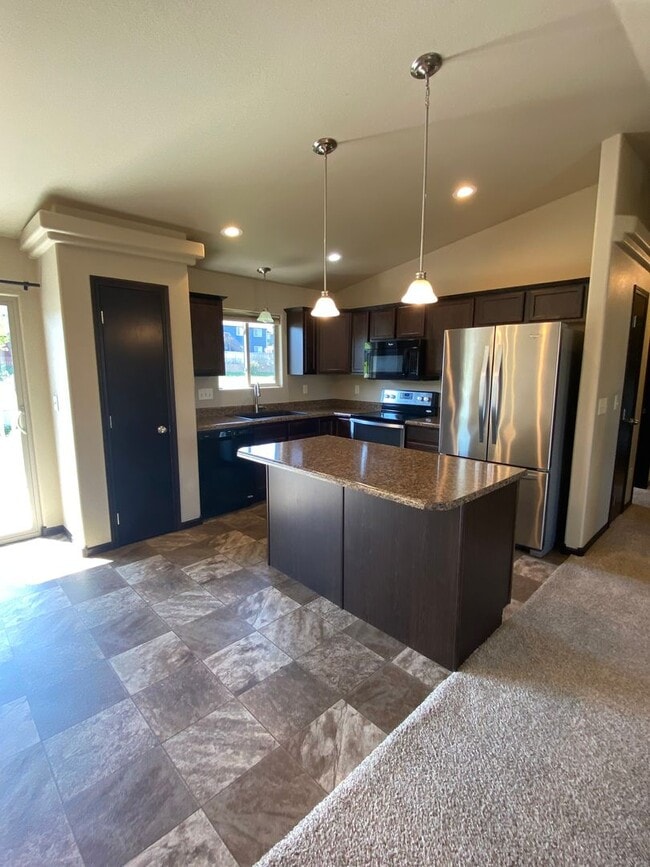 Building Photo - 4 Bedroom, 3 Bathroom Home for Rent