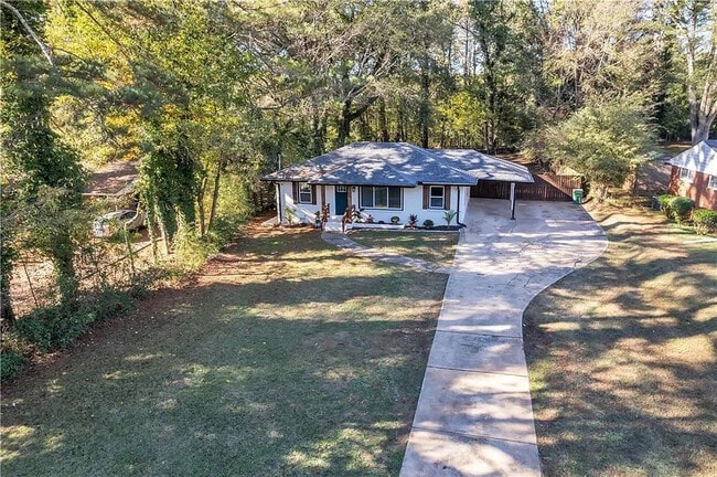Building Photo - Room in House on Tilson Rd