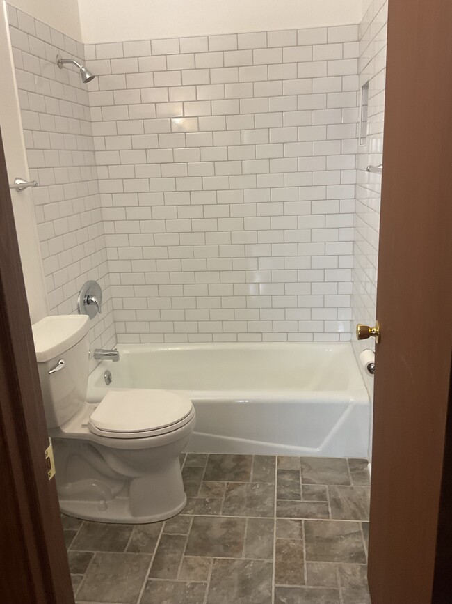 Baño - 9729-9739 W Hampton Ave