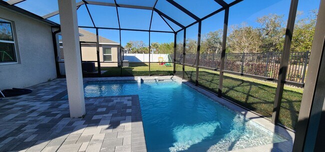 Building Photo - Turnkey 4/2 Home in Sarasota!