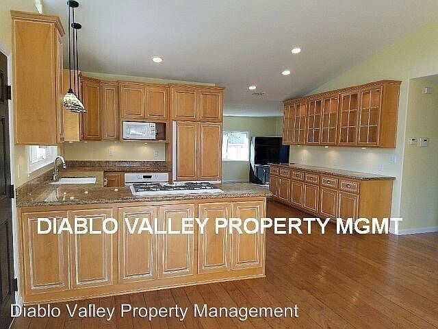 Foto del edificio - 958 El Rancho Dr