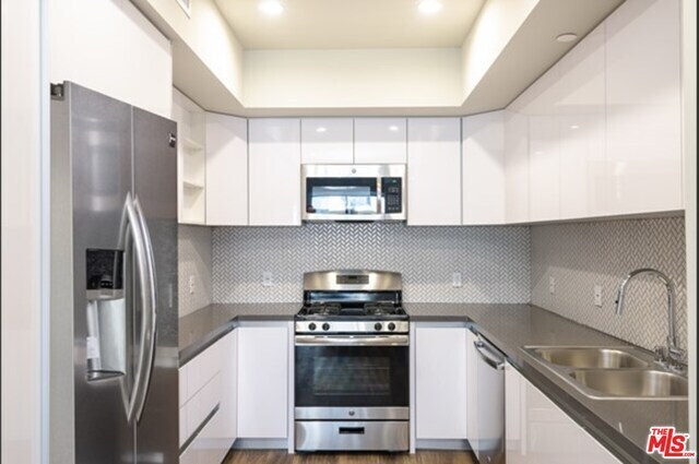 Primary Photo - 838 N Hudson Ave