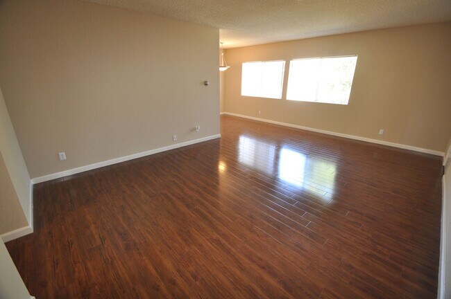 Building Photo - 24411
