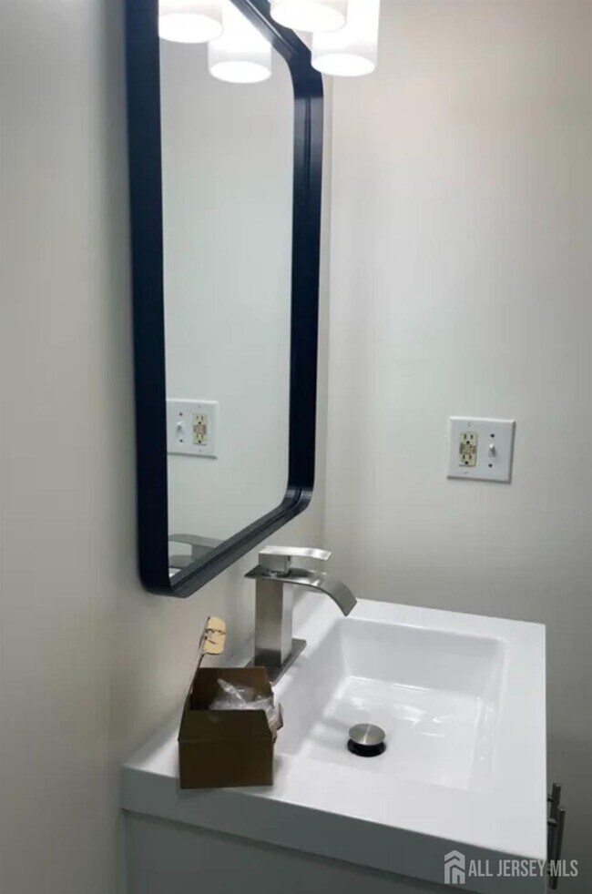 Building Photo - 84 Seabreeze Way