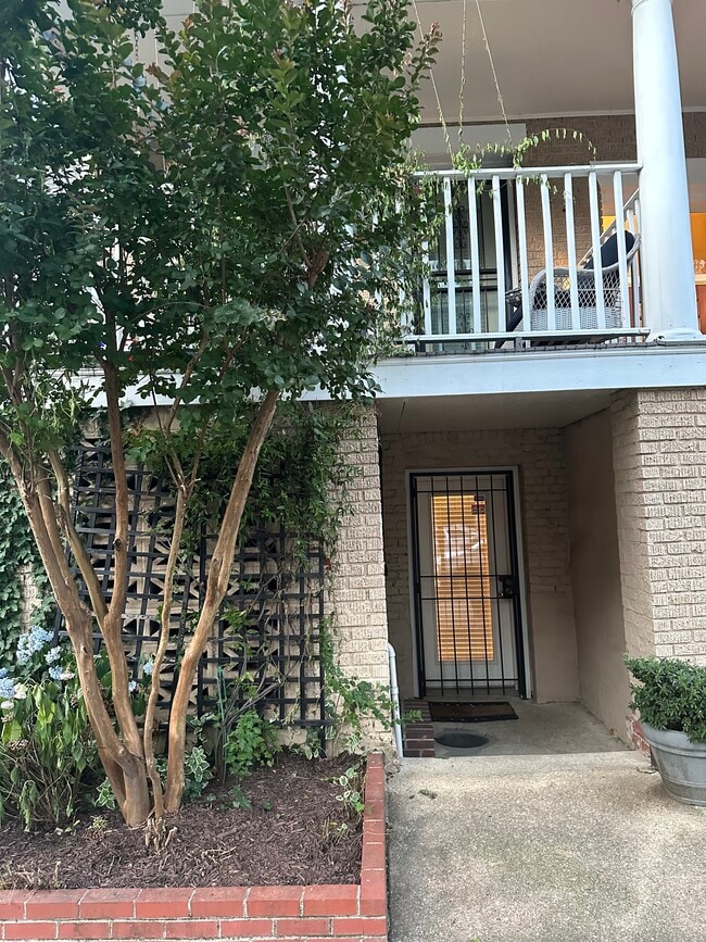 Condo Building - 1030 Fairmont St NW