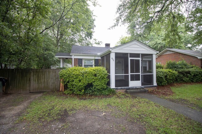 Building Photo - 2-bedroom, 1-bathroom brick bungalow in Ro...