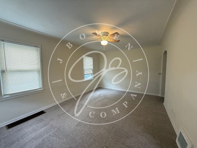 Foto del edificio - "Charming 3-Bedroom Home close to University of Toledo - Spacious with full basement.