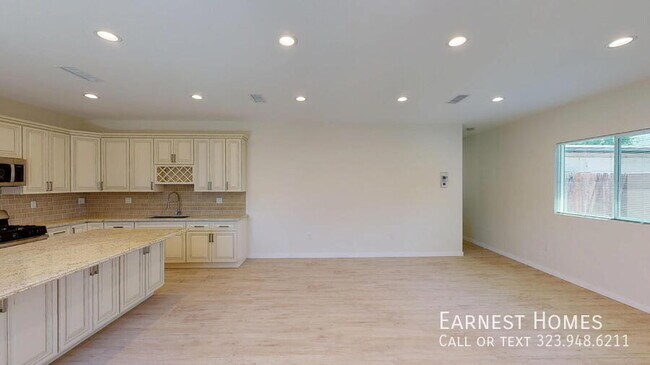 Foto del edificio - 7252 Glade Ave