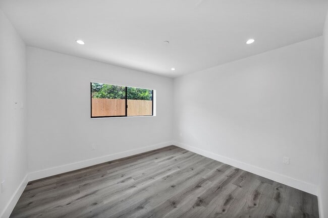 Foto del edificio - 11522 Emelita St