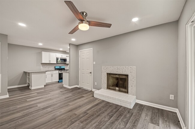 Building Photo - 7600 Emmett F Lowry Expy