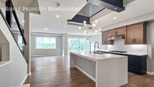 Photo du bâtiment - Fantastic 7 Beds, 3.5 Baths Single- Family | No Pets Allowed