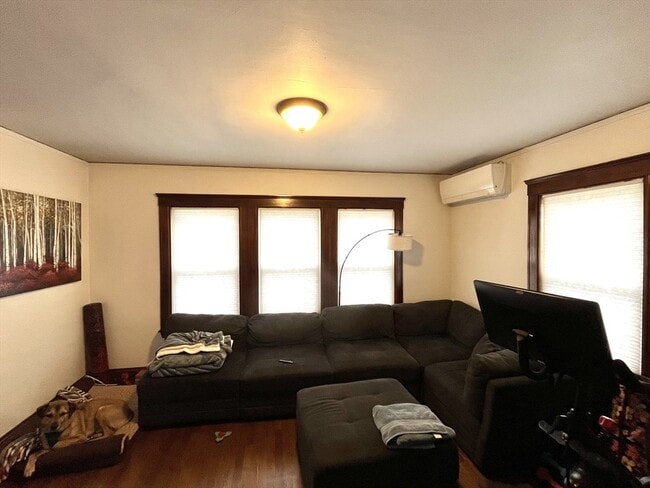 Foto del edificio - 16-18-18 Oak Hill Rd