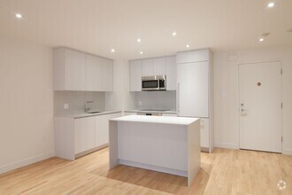 Building Photo - 3468 Rue Drummond