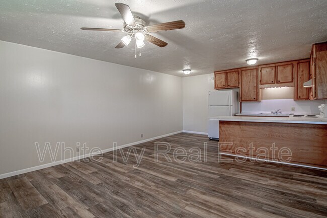 Foto del edificio - 120 McAdams Ln