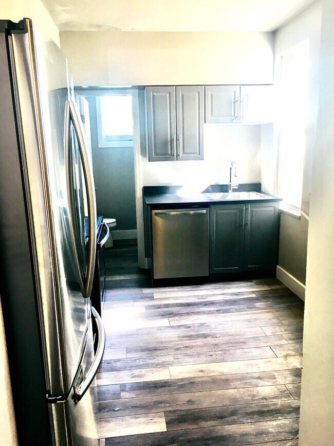 Foto del edificio - 3 bedroom in heart of South Side