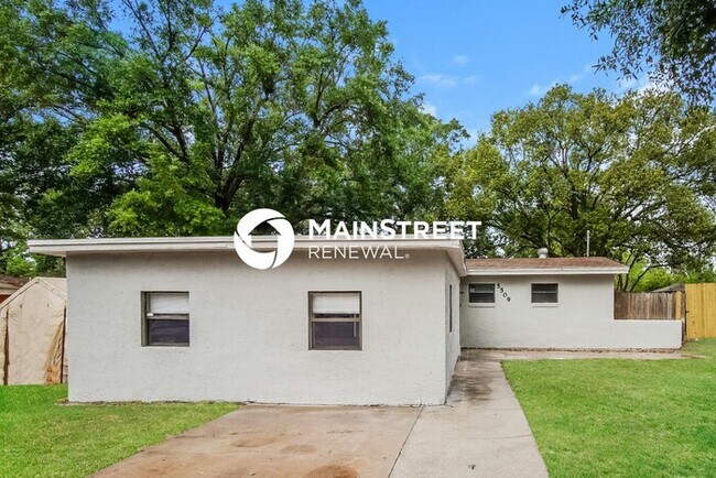 Building Photo - 3 Bedroom Pet-Friendly Home in Orlando, FL with Main Street Renewal