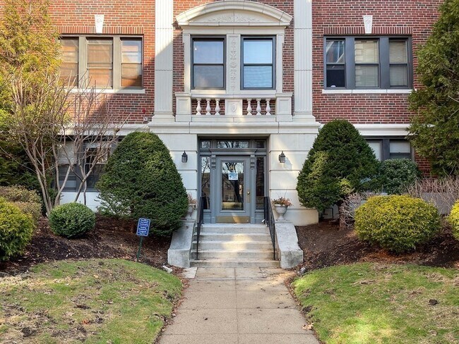 Foto del edificio - 141 Englewood Ave
