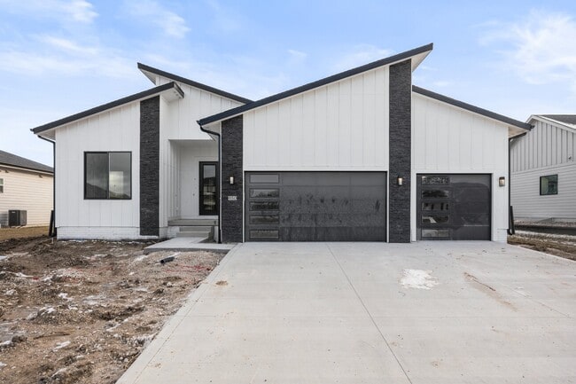 Building Photo - 950 Roman Rd