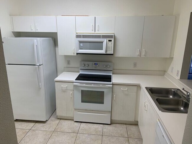 Building Photo - 13220 Galicia St