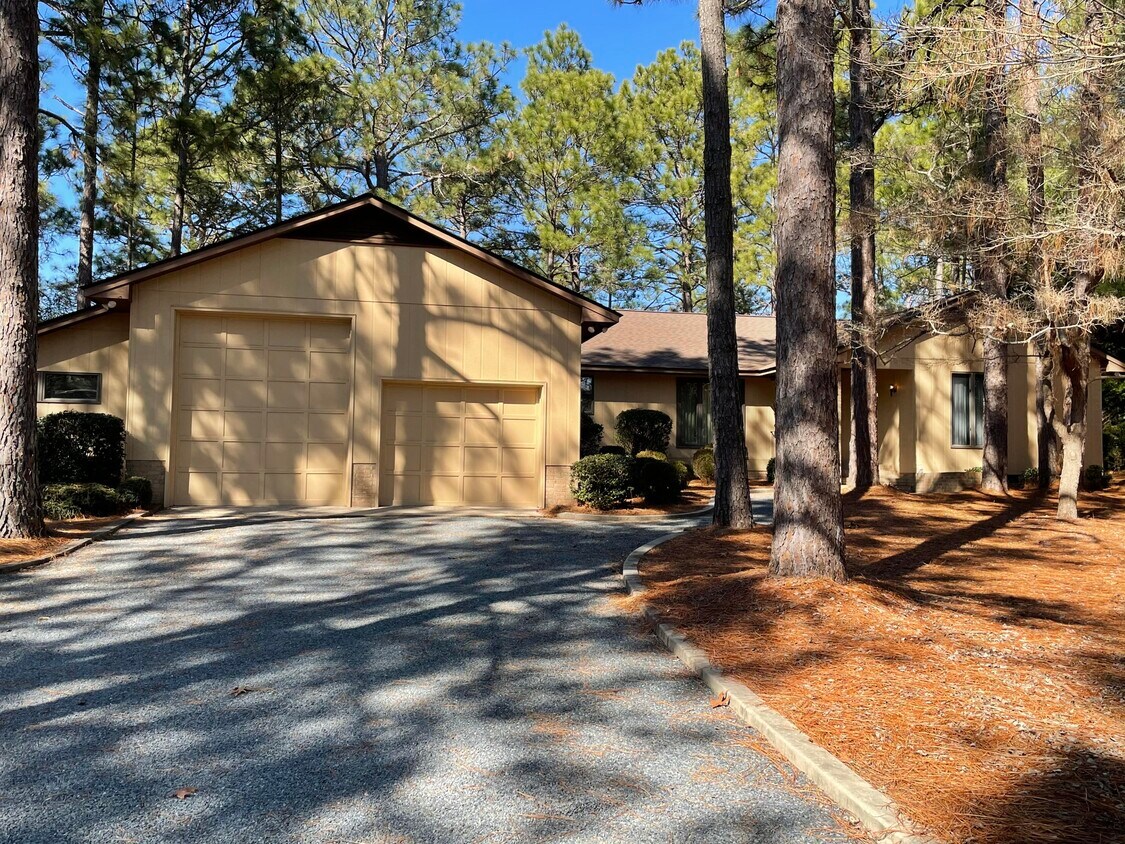 20 Hardee Ln, Whispering Pines, NC 28327 House Rental in Whispering