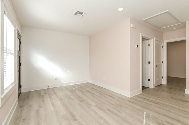 Building Photo - 120 E Magnolia Ave