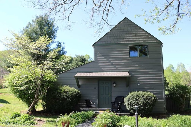 Building Photo - 36 Knoll Ln