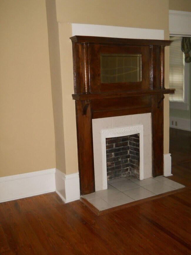 Foto del edificio - Beautiful, well maintained older home in t...