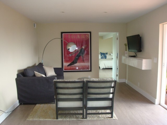 Building Photo - 330 Eliseo Dr