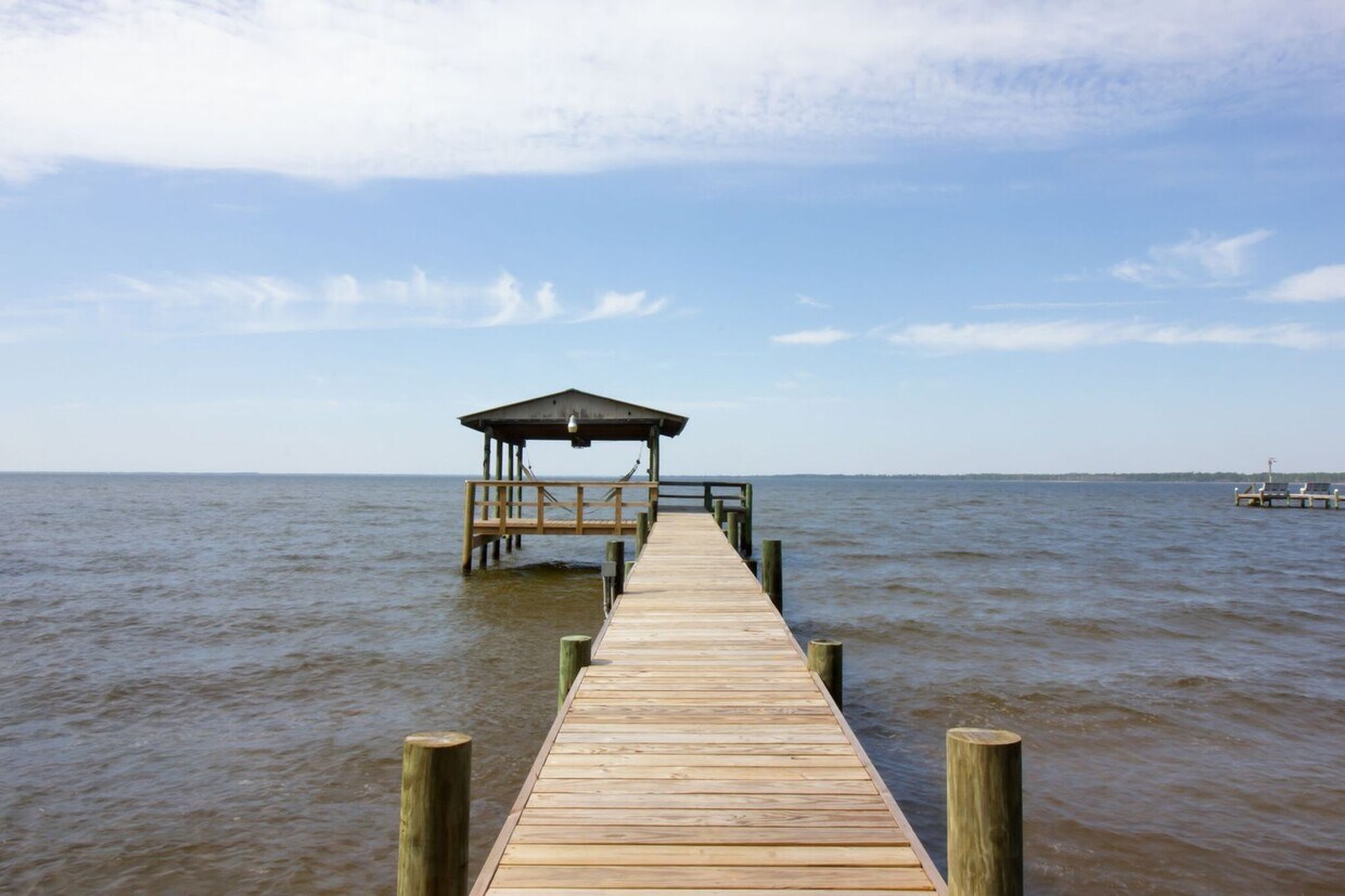 Primary Photo - Waterfront on the Bay