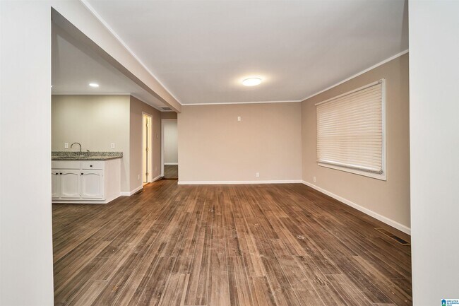 Building Photo - 3020 Sharon Blvd