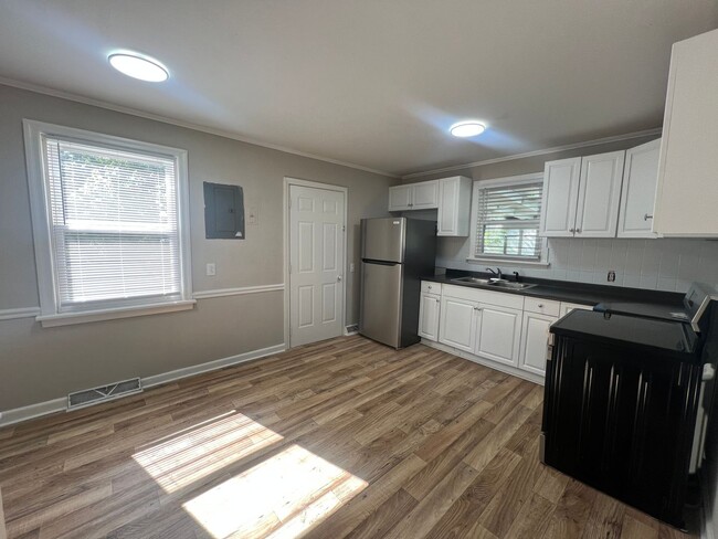 Foto del edificio - Introducing a charming 2-bedroom, 1-bathro...