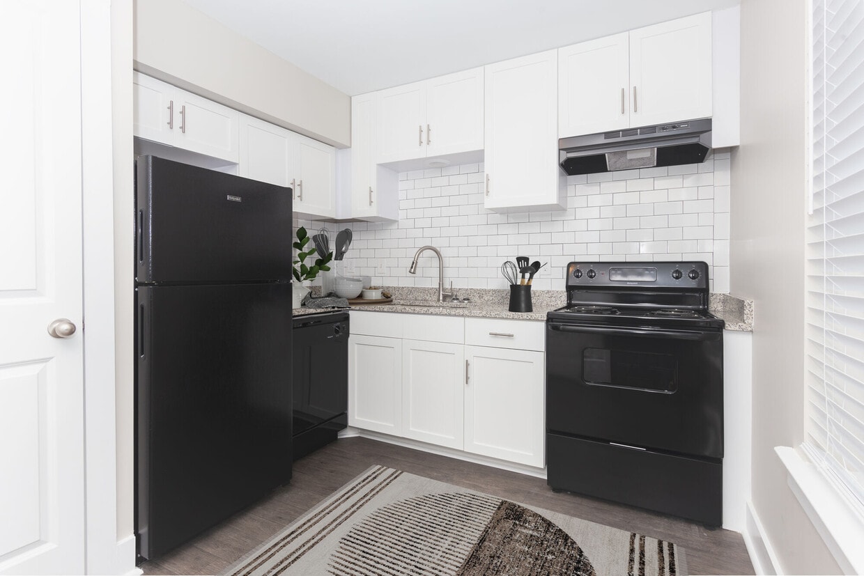 Primary Photo - The Hills at Oakwood Apartment Homes