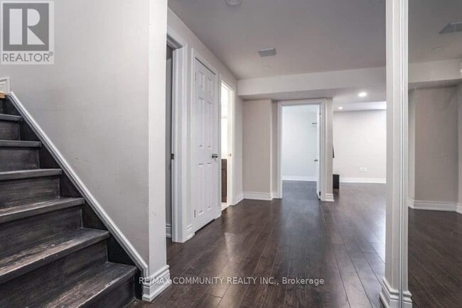 Building Photo - 16 Weaver Dr