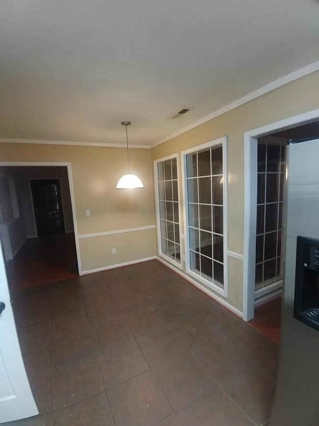 Building Photo - 2332 Tahiti Ln