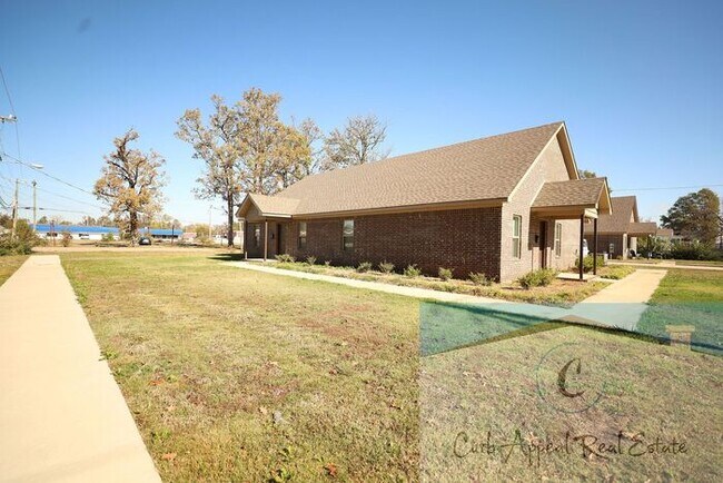 Building Photo - Luxury 2 bed, 1 bath duplex - recent construction!! Washer, dryer and internet, cable and utiliti...
