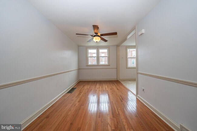 Building Photo - 2217 S Harwood Ave