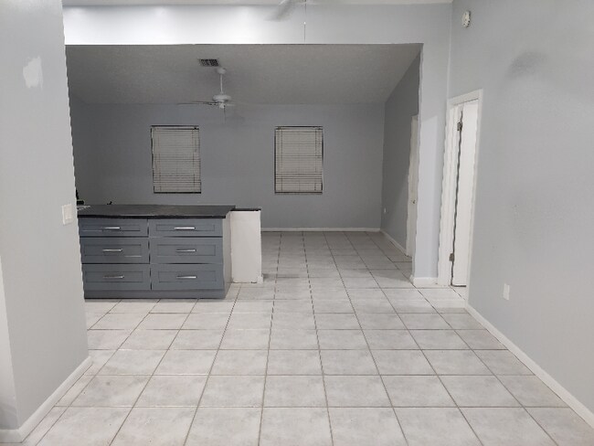 Foto del edificio - 4500 Mercado Dr