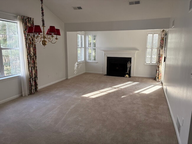 Building Photo - 1665 Saint Andrews Dr