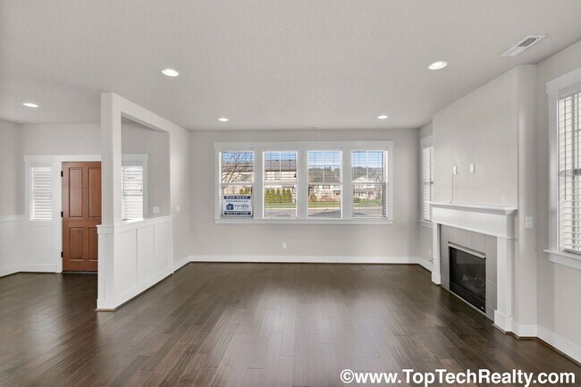 Foto del edificio - Gorgeous 4 BD, 2.5 BA Home In Bethany Cree...