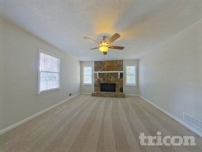 Foto del edificio - 429 Sugar Springs Way