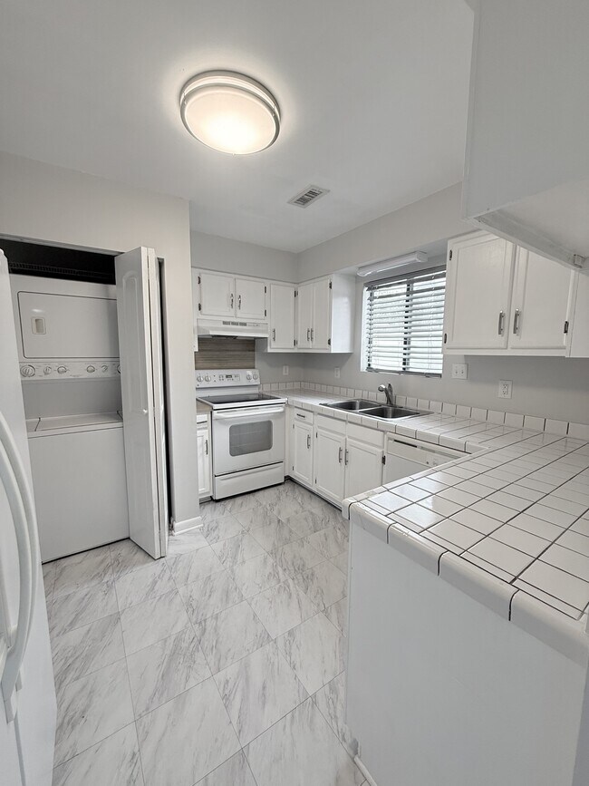 Foto del edificio - 1301 Turkey Ridge Rd