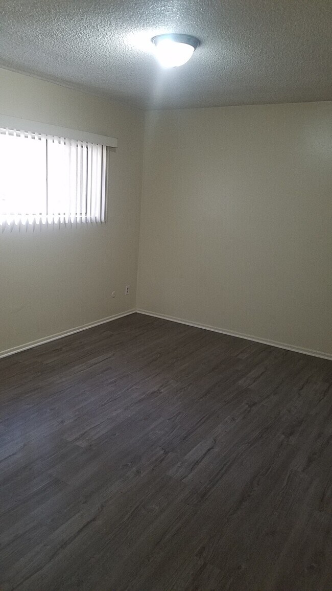 Foto del edificio - 1301 N Mansfield Ave